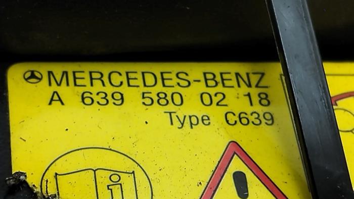 Krikset Mercedes Vito