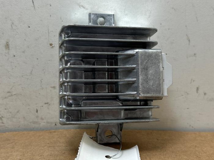 Wzmacniacz radiowy Mercedes C-Klasse