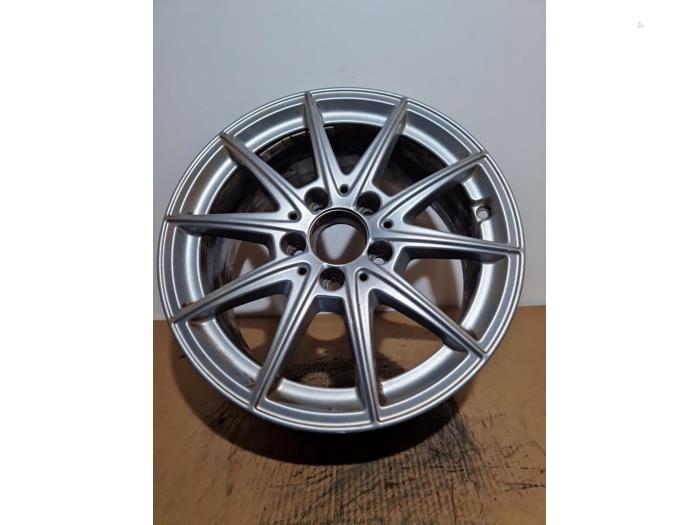 Llanta Mercedes CLA