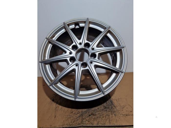 Llanta Mercedes CLA