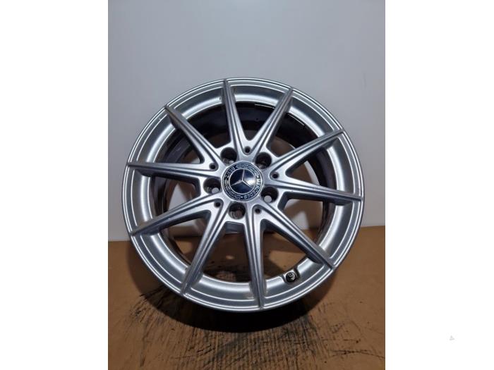 Llanta Mercedes CLA