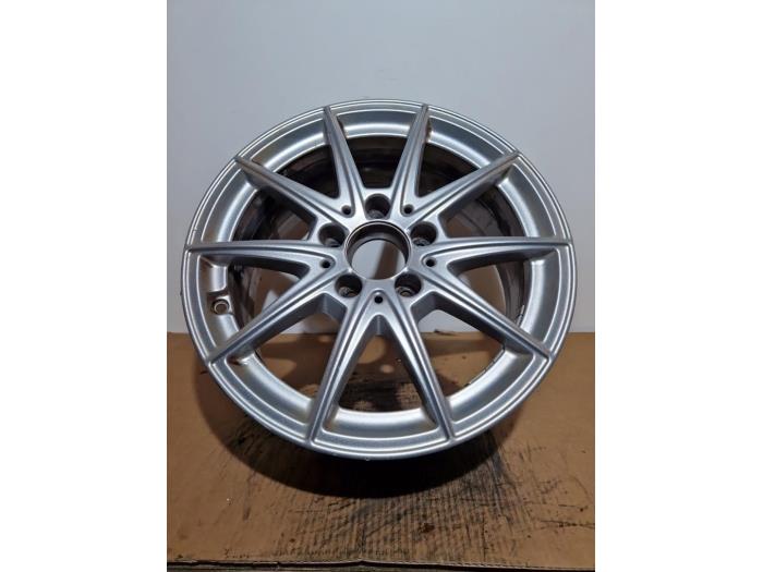 Llanta Mercedes CLA
