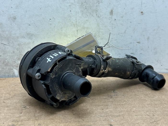 Water pump Mercedes GLA
