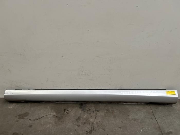 Próg lewy Mercedes C-Klasse