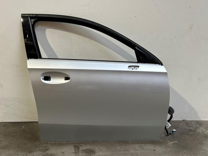 Drzwi prawe przednie wersja 4-drzwiowa Mercedes A-Klasse