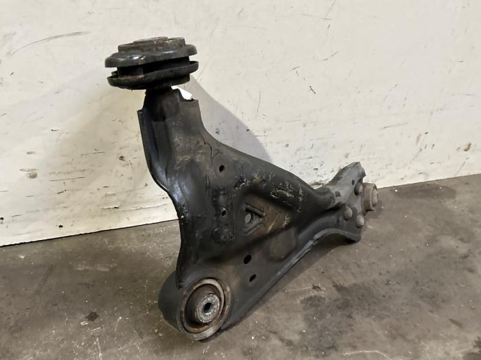 Wahacz zawieszenia lewy przód Mercedes Vito