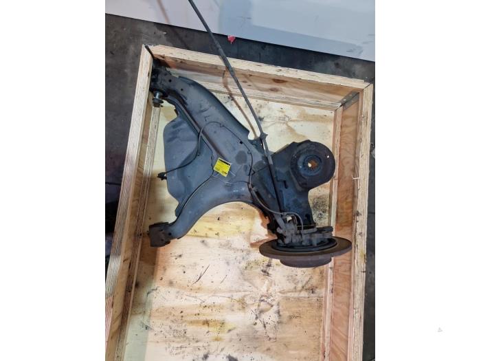 Sworzen lewy tyl Mercedes Vito