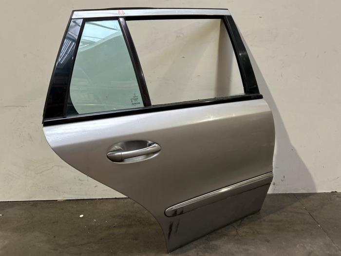 Drzwi prawe tylne wersja 4-drzwiowa Mercedes E-Klasse