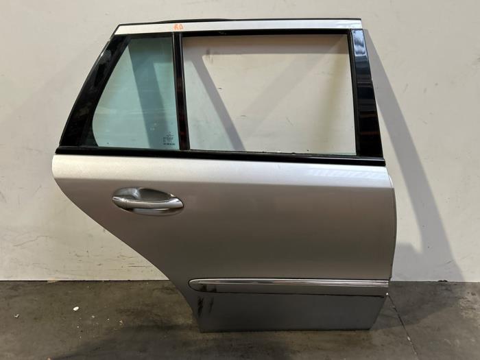 Drzwi prawe tylne wersja 4-drzwiowa Mercedes E-Klasse