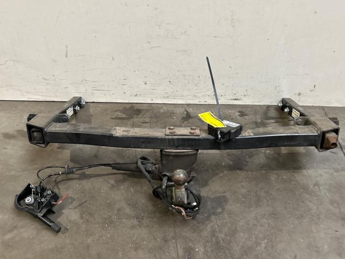 Hak holowniczy Mercedes E-Klasse