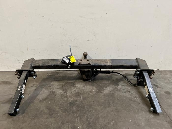 Hak holowniczy Mercedes E-Klasse