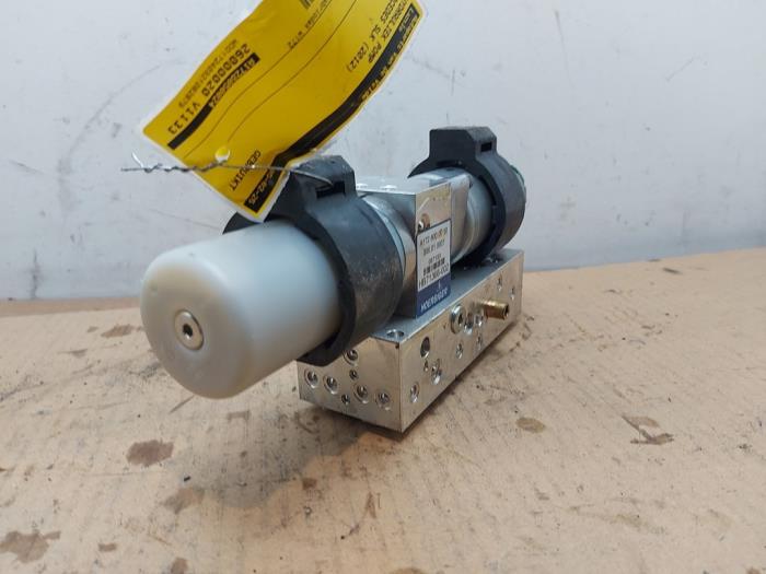 Pompa hydrauliczna Mercedes SLK