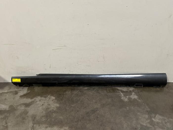 Próg lewy Mercedes C-Klasse