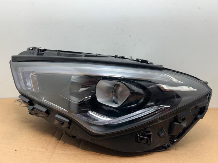 Koplamp links Mercedes CLA