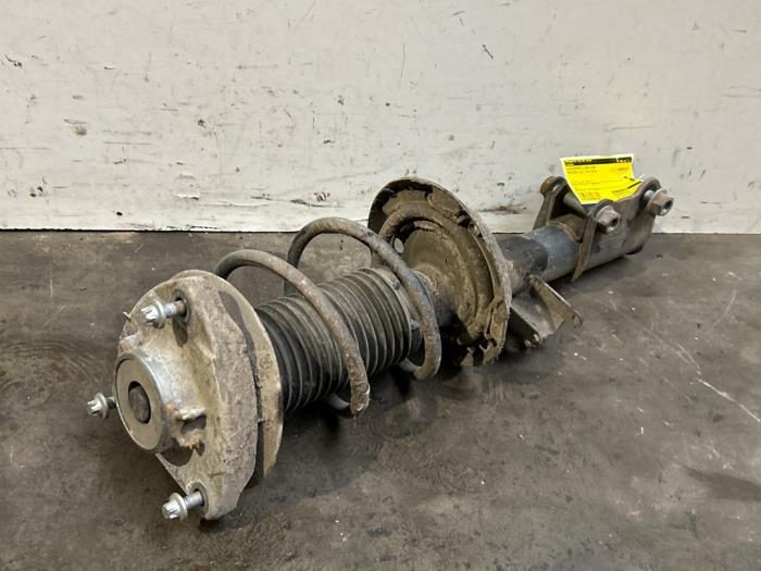 Stoßdämpfer links vorne Mercedes CLA