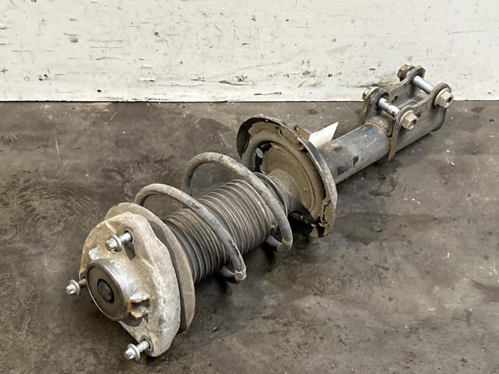 Stoßdämpfer rechts vorne Mercedes CLA