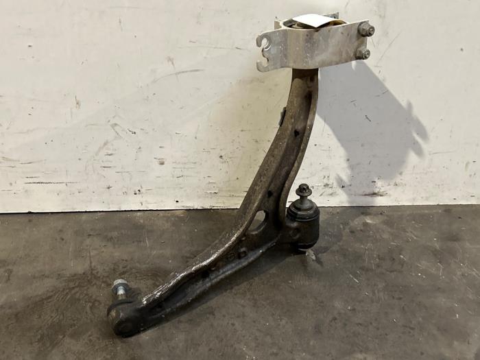 Wahacz zawieszenia lewy przód Mercedes CLA