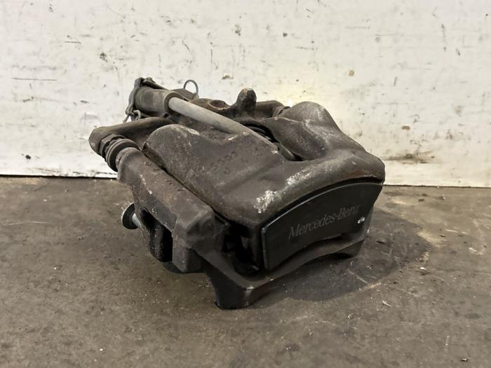 Zacisk hamulcowy lewy przód Mercedes CLA