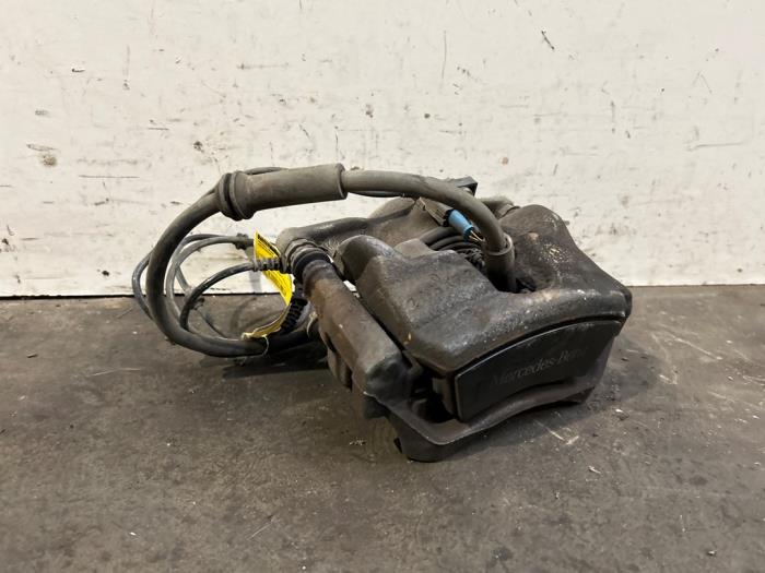 Zacisk hamulcowy prawy przód Mercedes CLA