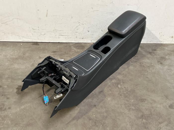 Konsole srodkowe Mercedes CLA