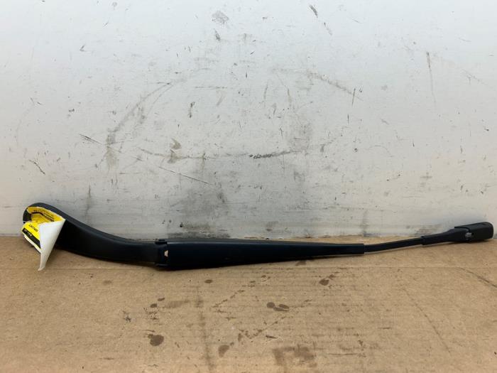 Ramie wycieraczki przedniej Mercedes CLA