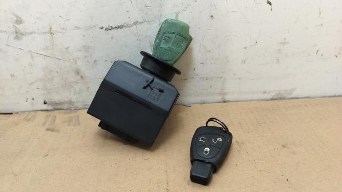 Ignition lock + computer Mercedes E-Klasse