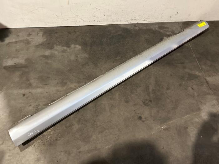 Dorpel links Mercedes E-Klasse