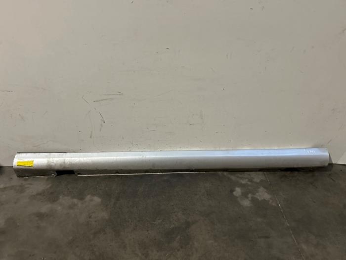 Próg lewy Mercedes E-Klasse