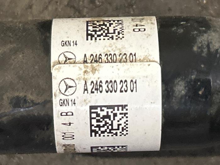 Os napedowa lewy przód Mercedes CLA
