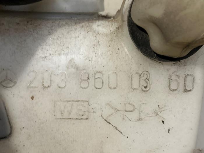 Depósito de lavaparabrisas delante Mercedes C-Klasse