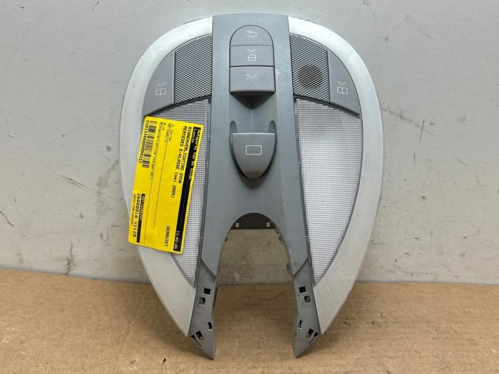 Oswietlenie wewnetrzne przód Mercedes E-Klasse