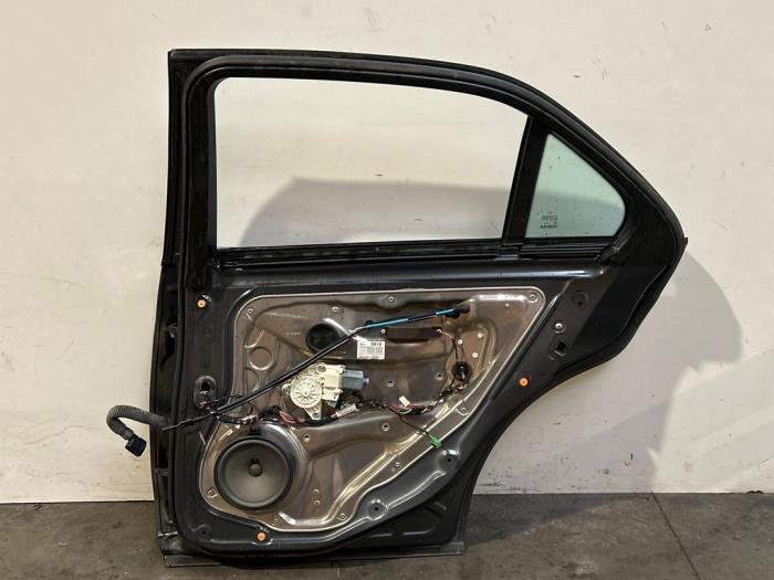 Drzwi prawe tylne wersja 4-drzwiowa Mercedes E-Klasse