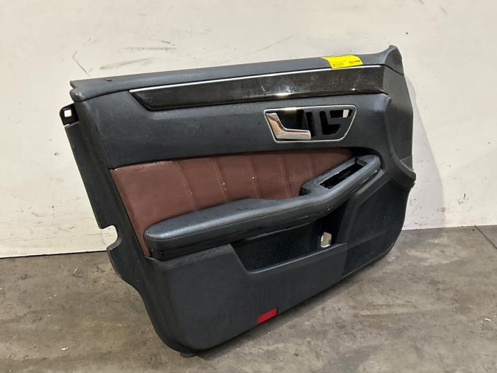 Tapizado de puerta de 4 puertas izquierda delante Mercedes E-Klasse