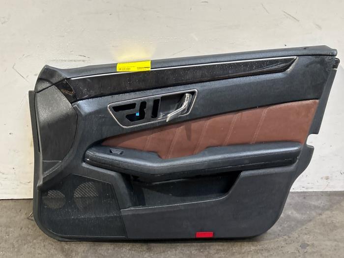 Tapicerka drzwi prawych przednich wersja 4-drzwiowa Mercedes E-Klasse