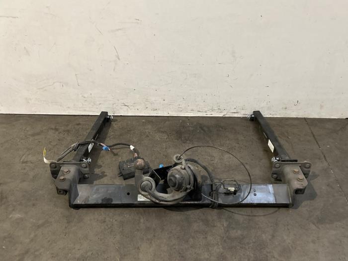 Hak holowniczy Mercedes E-Klasse