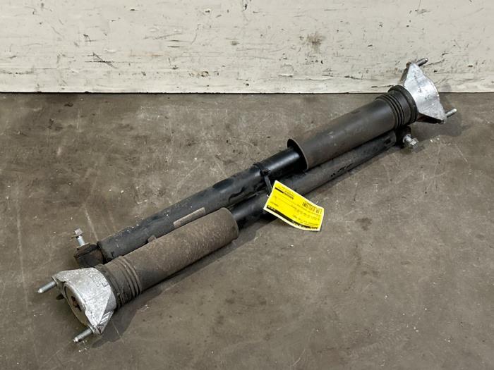 Zestaw amortyzatorów Mercedes CLA