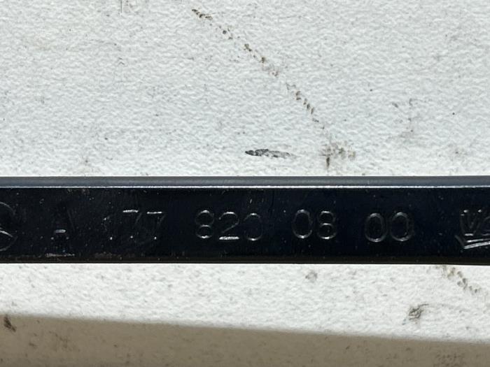 Bras essuie-glace avant Mercedes CLA