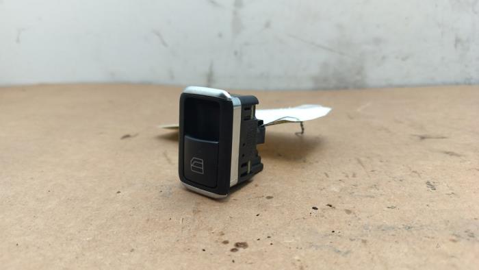 Przelacznik elektrycznej szyby Mercedes CLA