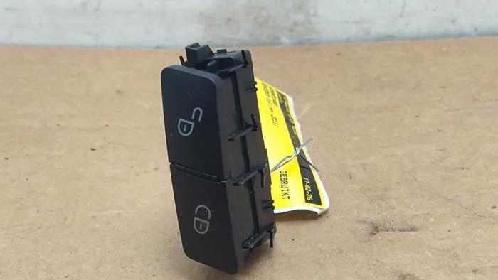 Przelacznik Mercedes CLA