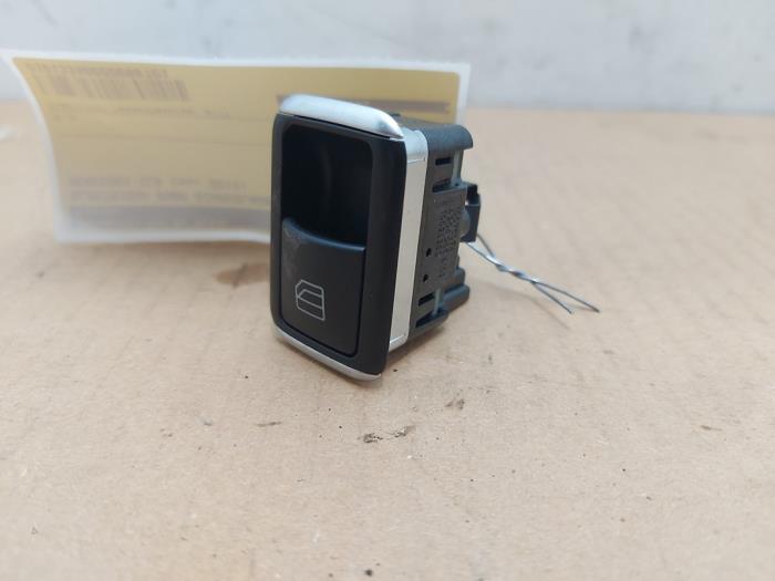 Przelacznik elektrycznej szyby Mercedes CLA