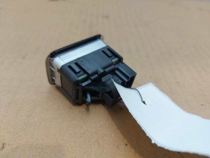 Interruptor del portón trasero Mercedes CLA