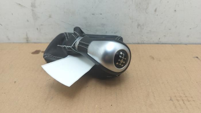 Pokrywa dzwigni zmiany biegów Mercedes CLA