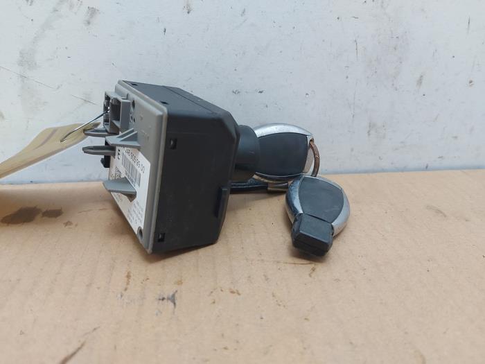 Serrure de contact électronique Mercedes B-Klasse