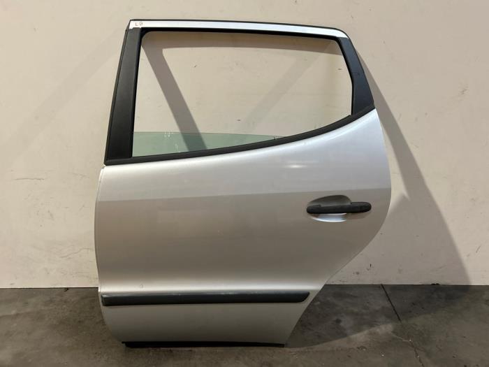 Drzwi lewe tylne wersja 4-drzwiowa Mercedes A-Klasse