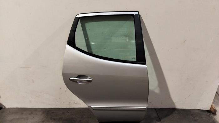 Drzwi prawe tylne wersja 4-drzwiowa Mercedes A-Klasse