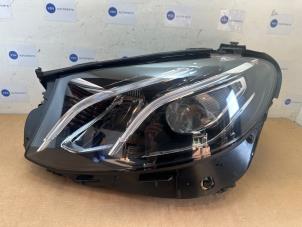 Gebruikte Linker Koplamp Mercedes E (W213) E-200d 2.0 Turbo 16V Prijs € 1.058,75 Inclusief btw aangeboden door Autoparts Van De Velde