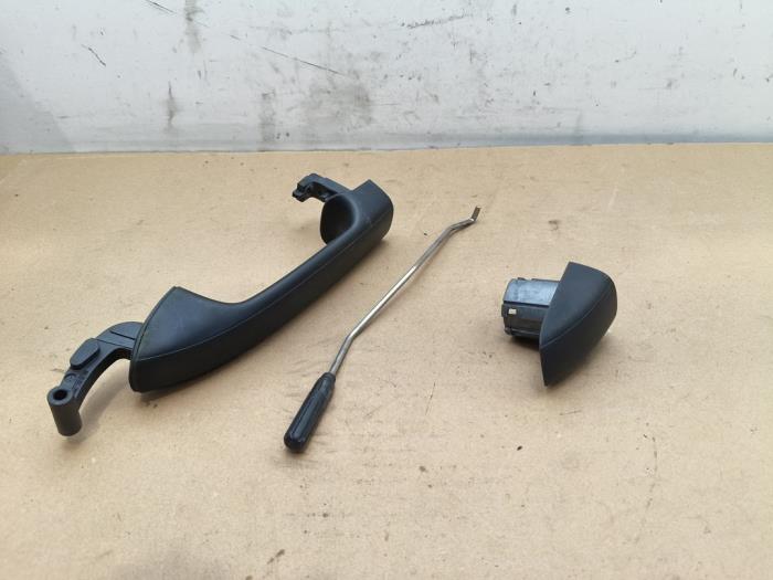 Mechanizm blokady drzwi prawych przednich wersja 4-drzwiowa Mercedes Vito