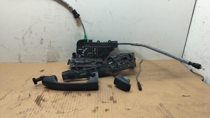 Mechanizm blokady drzwi prawych przednich wersja 4-drzwiowa Mercedes Vito