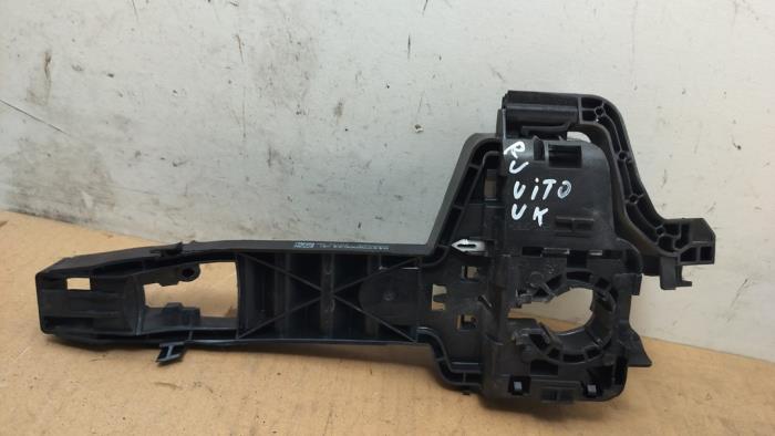 Mechanizm blokady drzwi prawych przednich wersja 4-drzwiowa Mercedes Vito