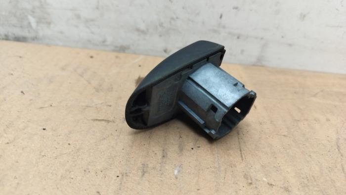 Mechanizm blokady drzwi prawych przednich wersja 4-drzwiowa Mercedes Vito